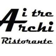 ristorantepizzeriaitrearchi.it